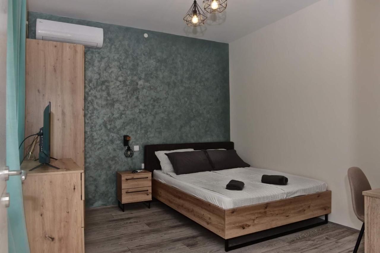 4-teen Jagodina Buitenkant foto